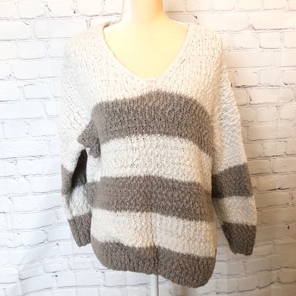 Altar'd State Sweaters - Altar’d State cream & tan v-neck sweater M/L